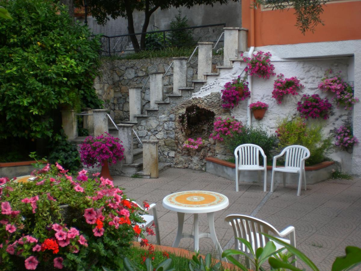 Orchidea Residence Hotel Finale Ligure Exterior foto